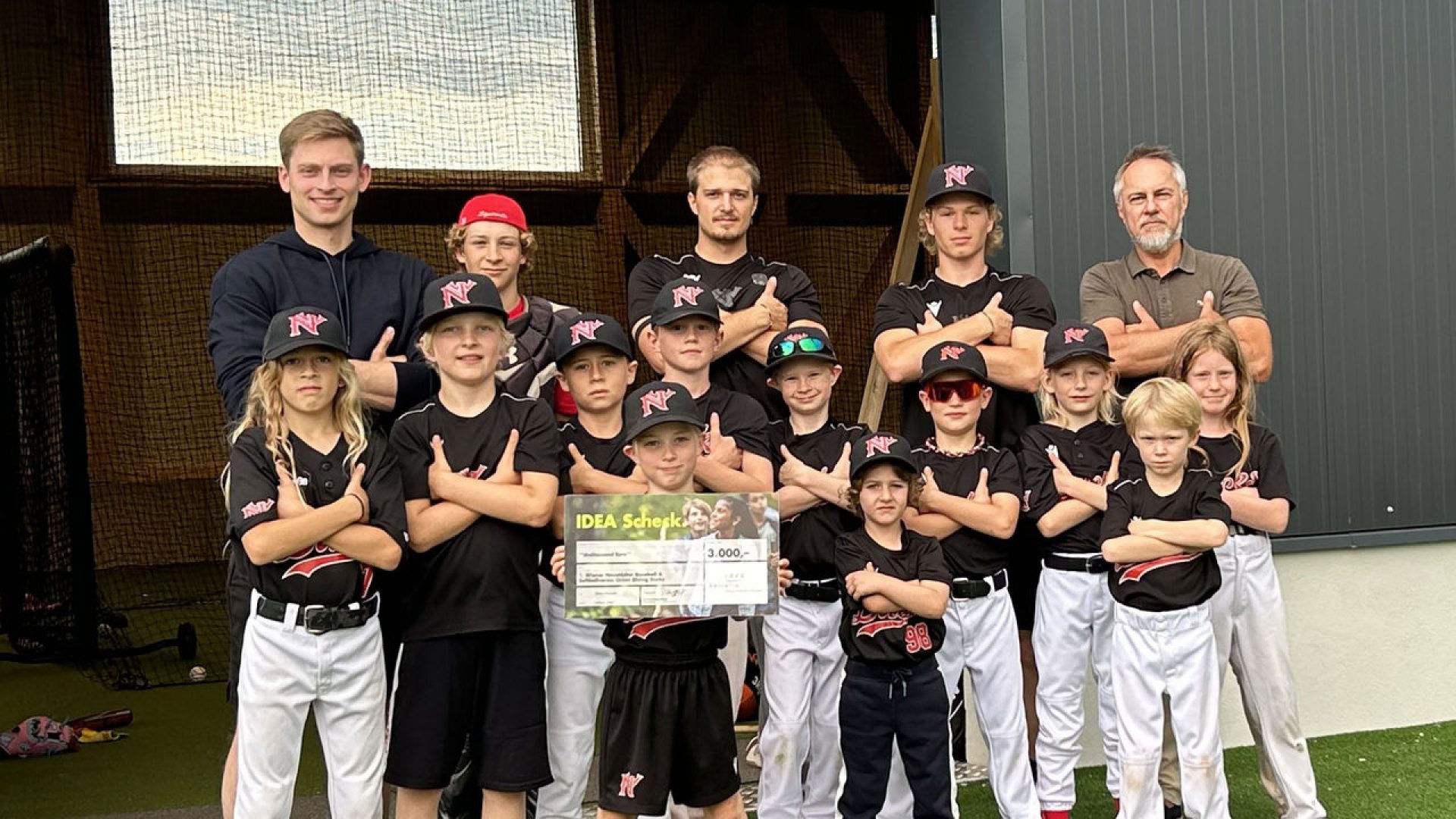 Scheckübergabe an den 1. Wiener Neustädter Baseball und Softballverein Union Diving Ducks