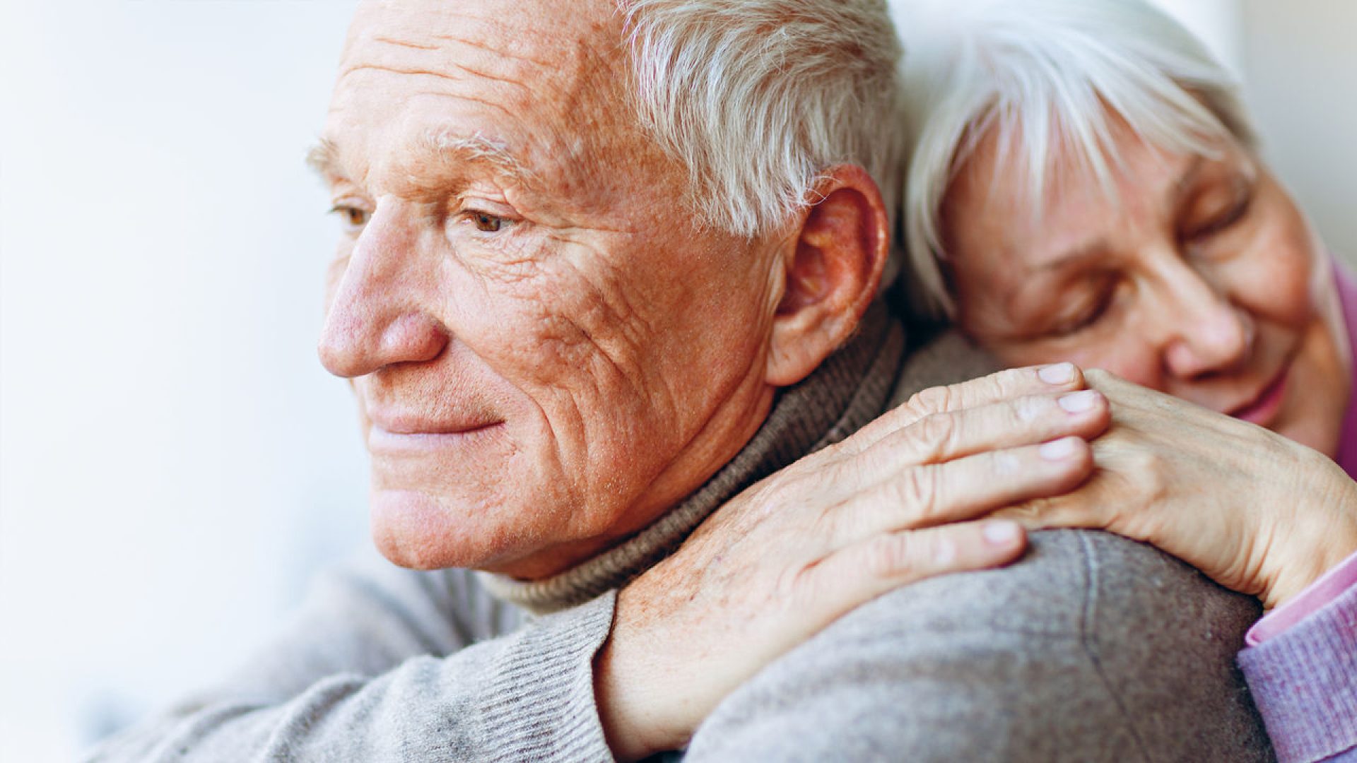 Sparschwein aus Glas mit Wiese und Eurozeichen drin 
