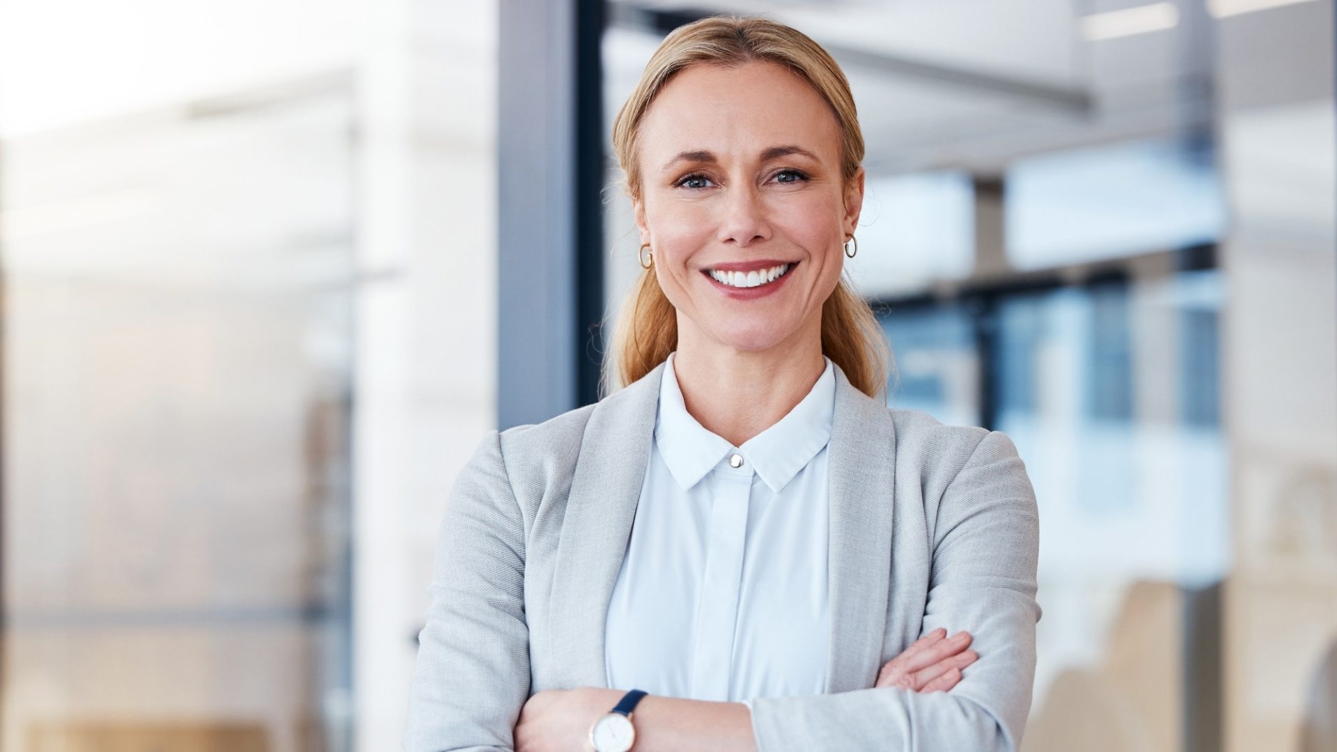Frau im Business Anzug