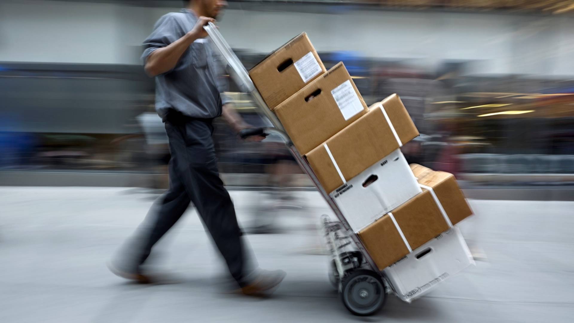 delivery on the dolly by hand