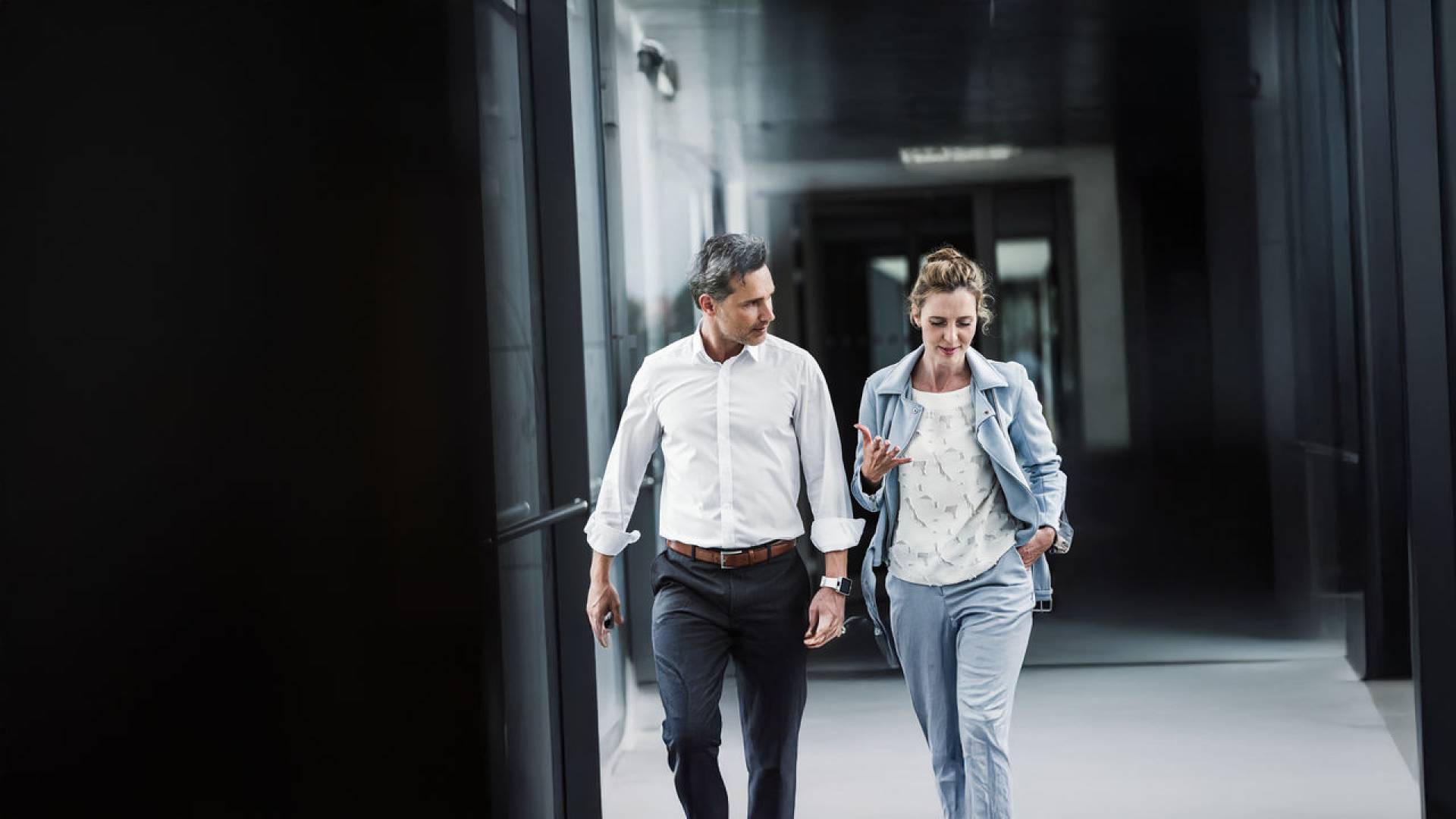 business-man-woman-walking