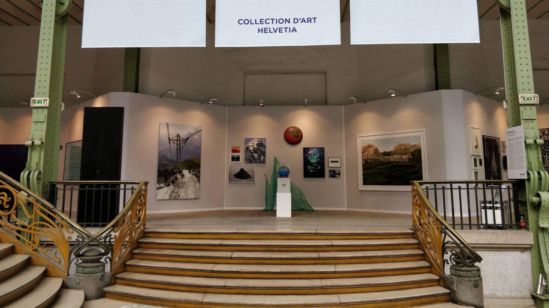 In the picture, you can see a staircase leading to a slightly elevated platform, where the works from the Helvetia Art Collection are being exhibited.