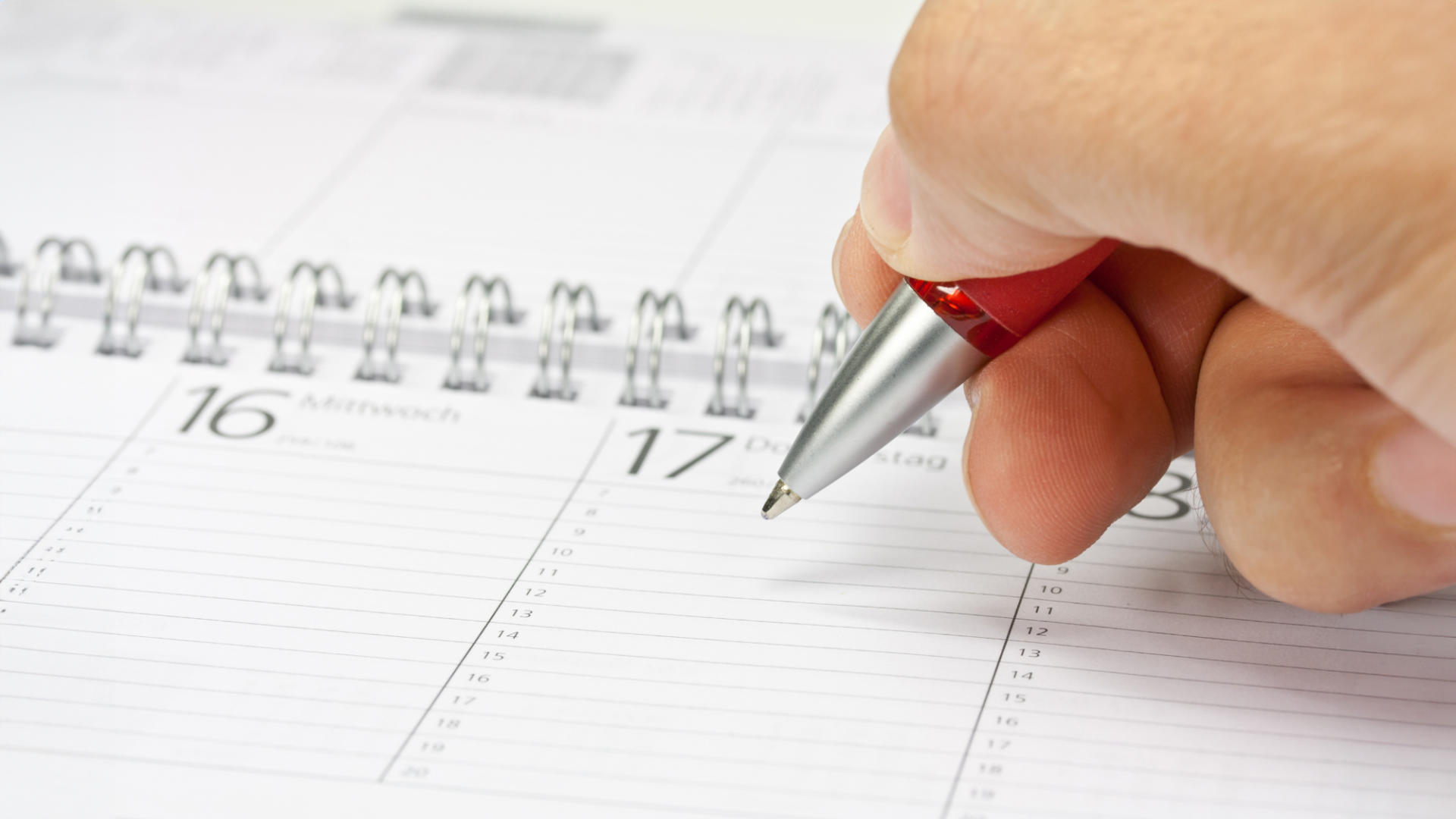 L'employé remplit l'agenda