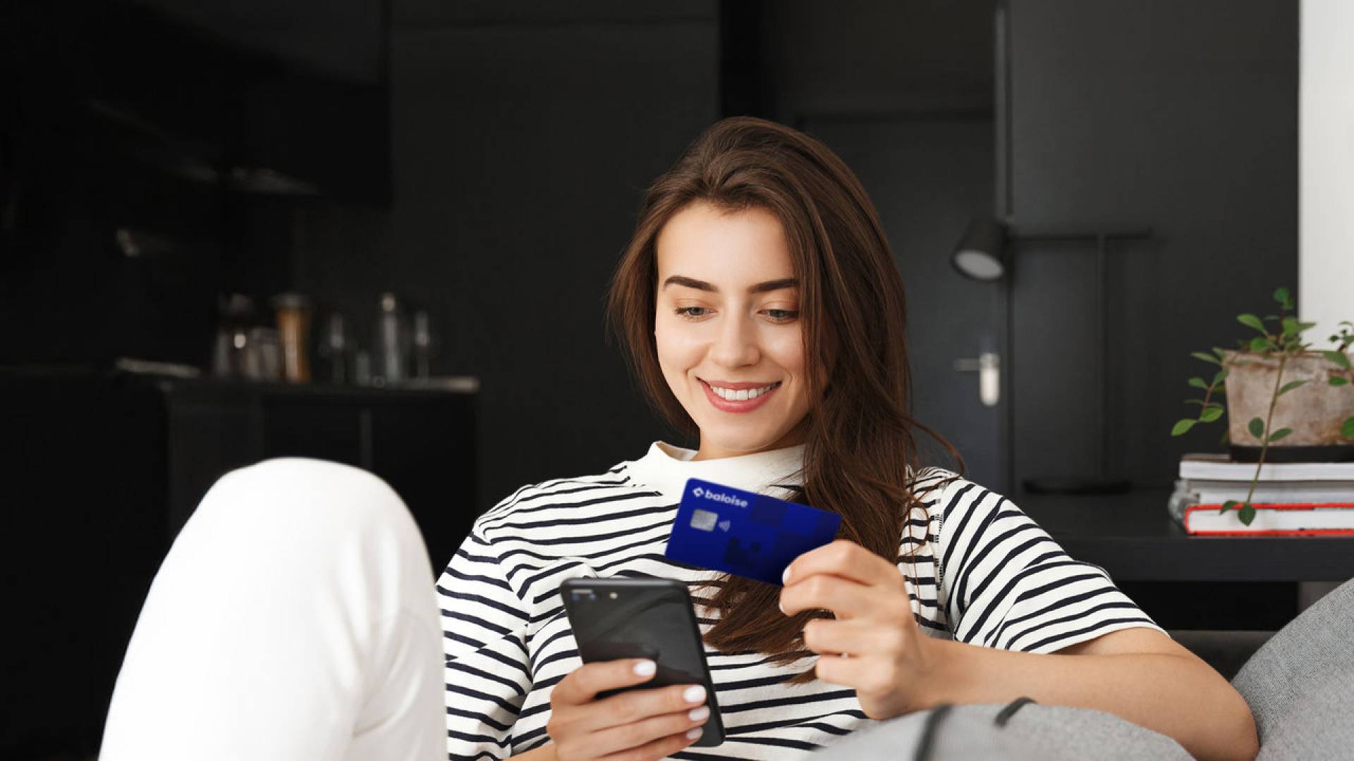 header-visa-debit-1920x1080-002