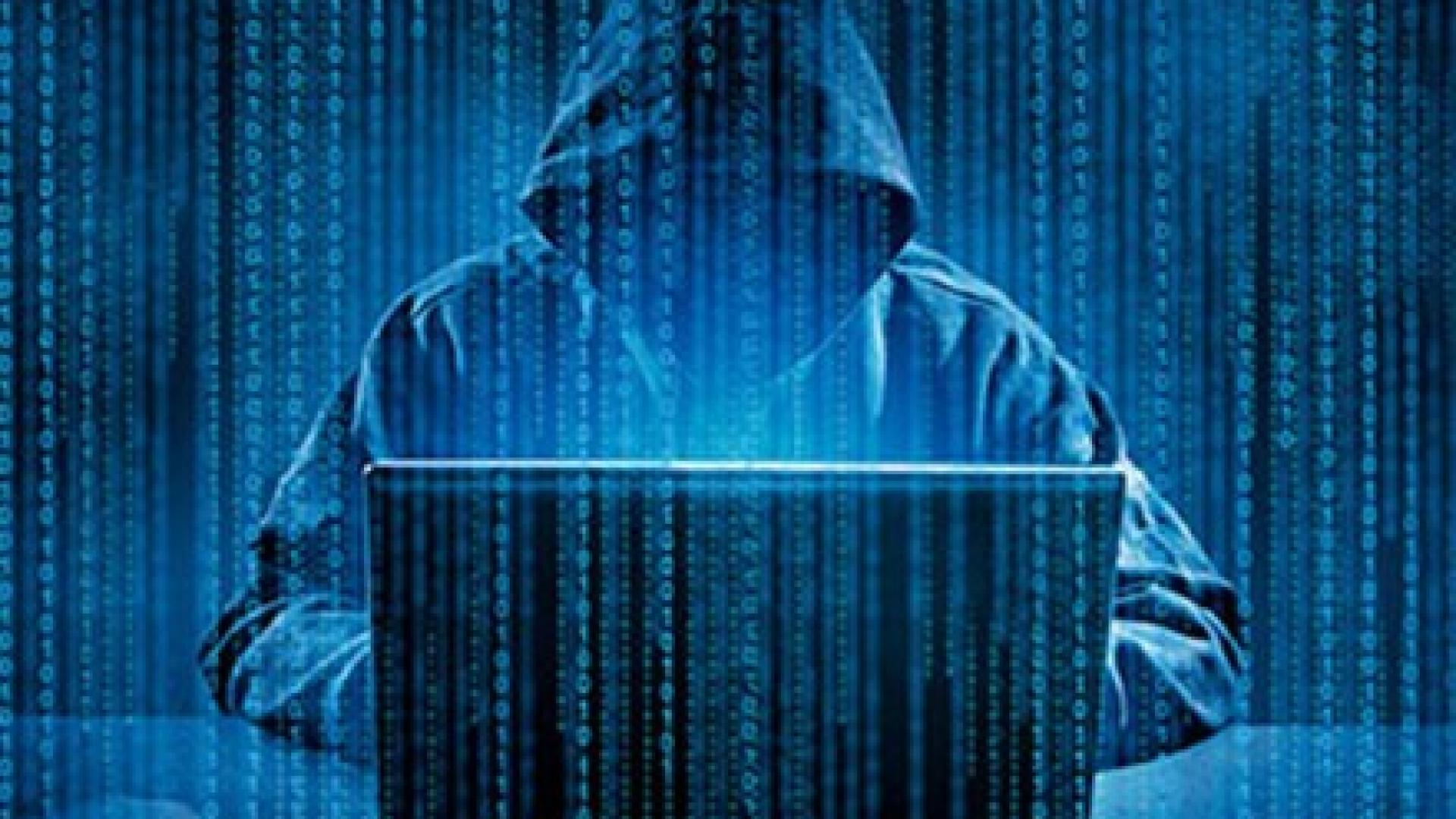 Symbolisches Bild eines Hackers mit Kapuze