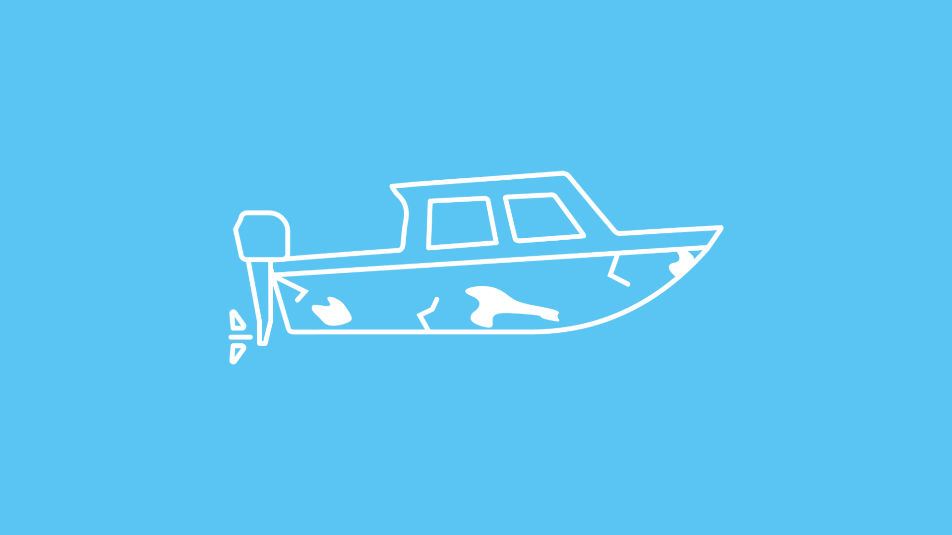 Das Bild zeigt ein verwittertes, dreckiges Boot mit Rissen, das eine Politur nötig hat. 
