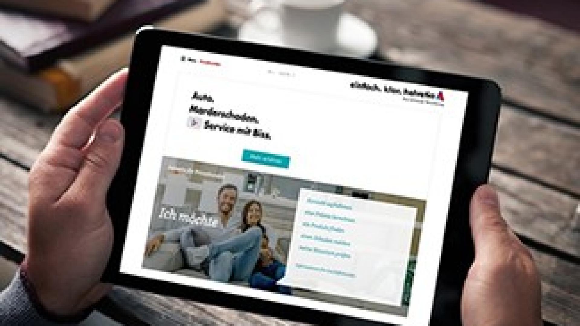 Ein Tabletbildschirm mit geöffneter Helvetia Website