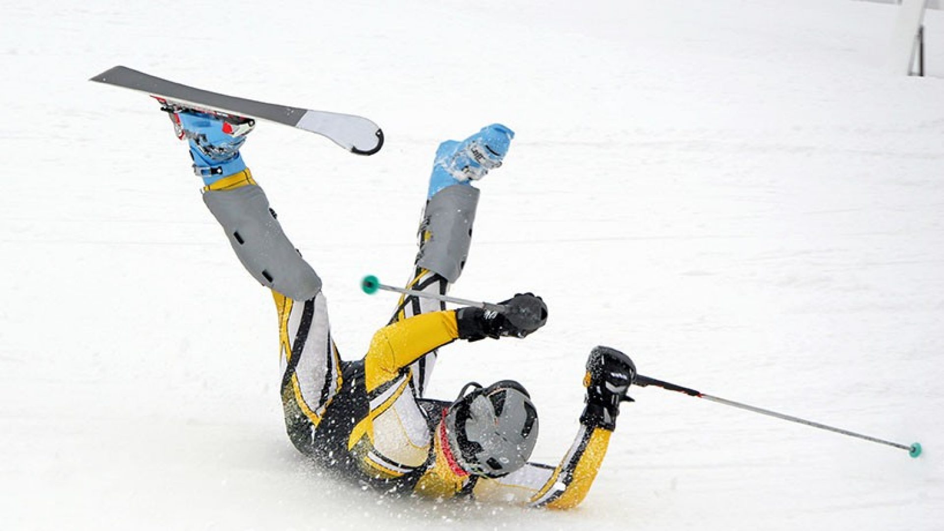Skiier wipes out